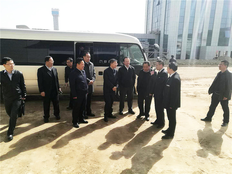 兰州市委副书记
、市长张伟文一行莅临新区“AG厅伊士顿电梯”
、“AG厅澳泊智能车库”
、“AG厅新能源汽车”